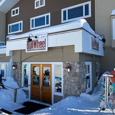 3 Bedroom 3 Bath Ski In Ski Out With Private Hot Tub Big White المظهر الخارجي الصورة