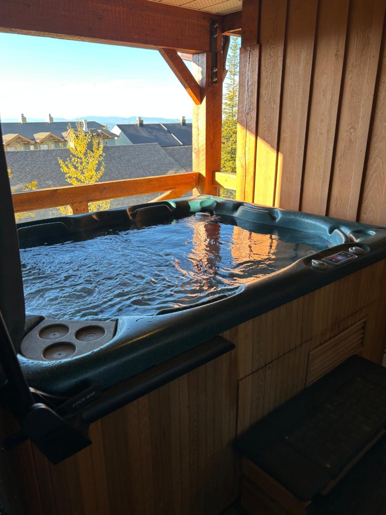 3 Bedroom 3 Bath Ski In Ski Out With Private Hot Tub Big White المظهر الخارجي الصورة