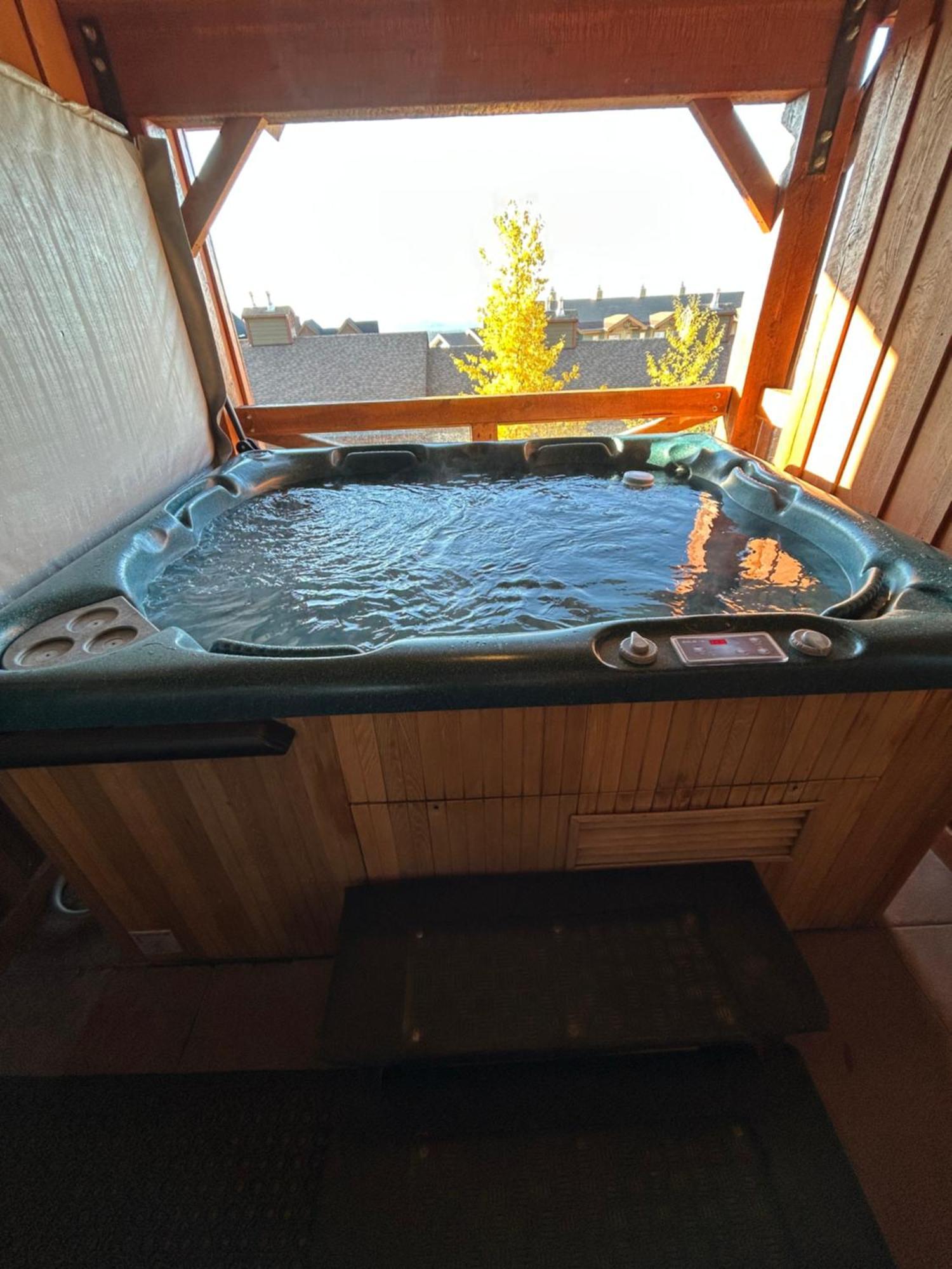 3 Bedroom 3 Bath Ski In Ski Out With Private Hot Tub Big White المظهر الخارجي الصورة