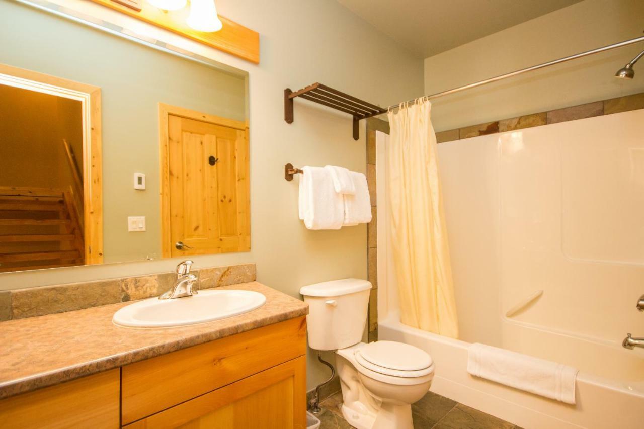 3 Bedroom 3 Bath Ski In Ski Out With Private Hot Tub Big White المظهر الخارجي الصورة